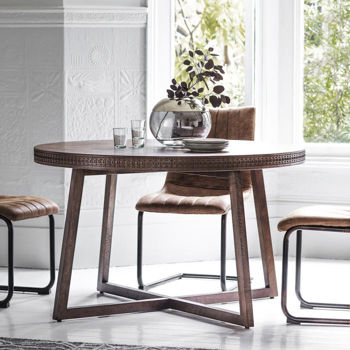 Manhattan Retreat Round Dining Table