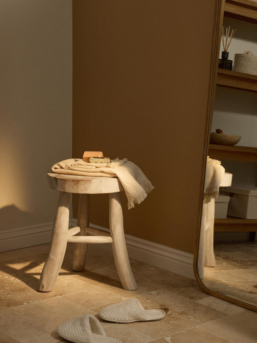 Beachside Round Mungur Wood Stool