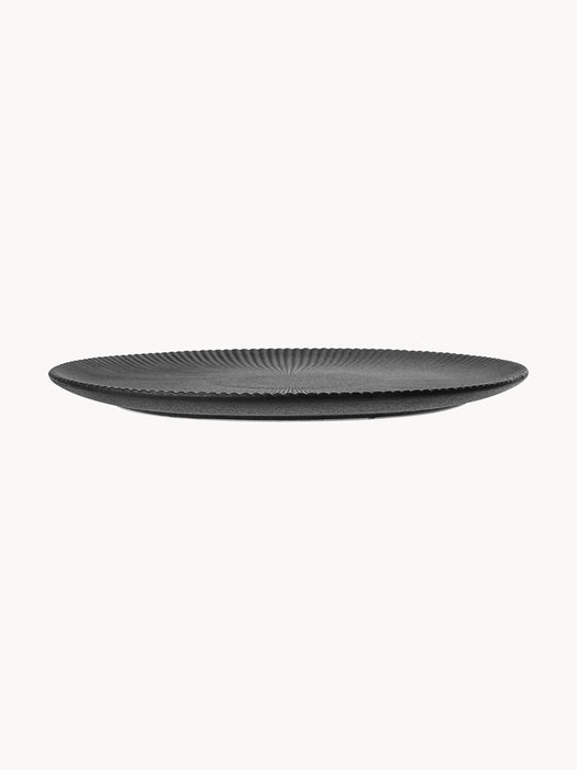 Matte Dinner Plate Neri with A Grooved Structure
