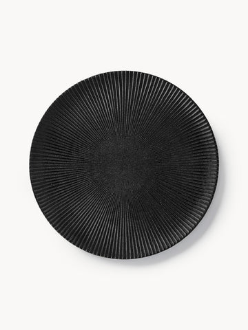 Matte Dinner Plate Neri with A Grooved Structure
