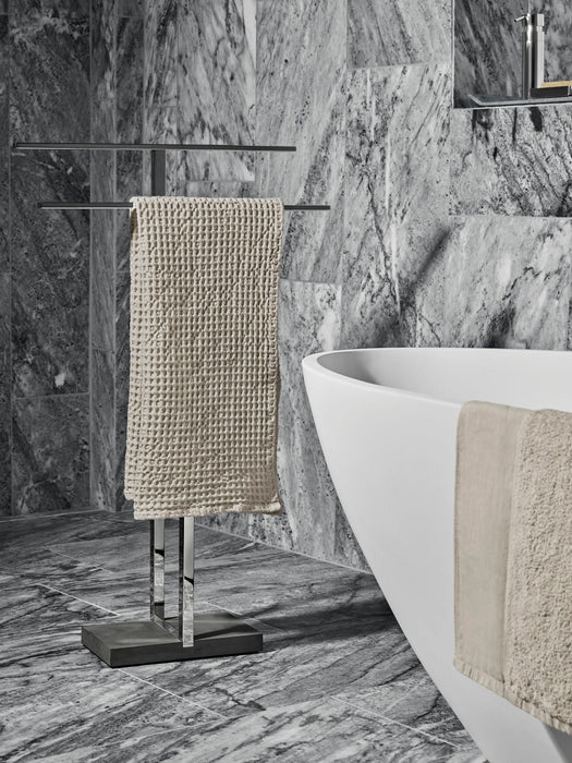 Menoto Metal Towel Holder