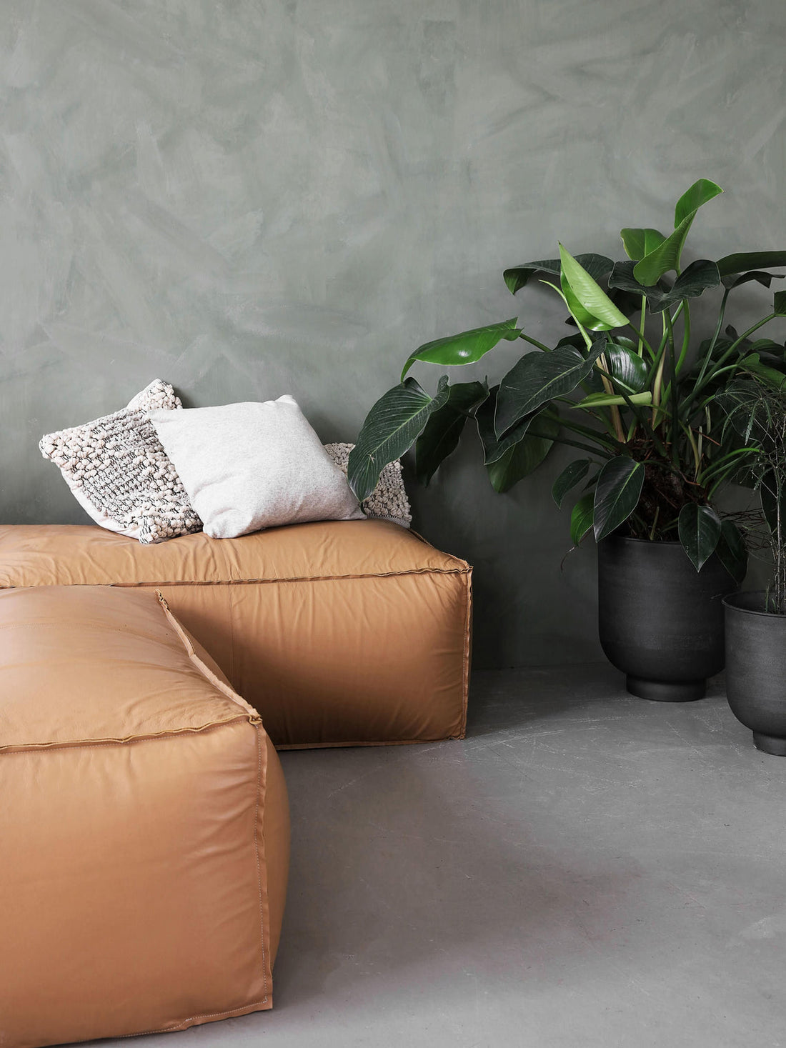 Large Outdoor Cover Pots Vig, Set of 2