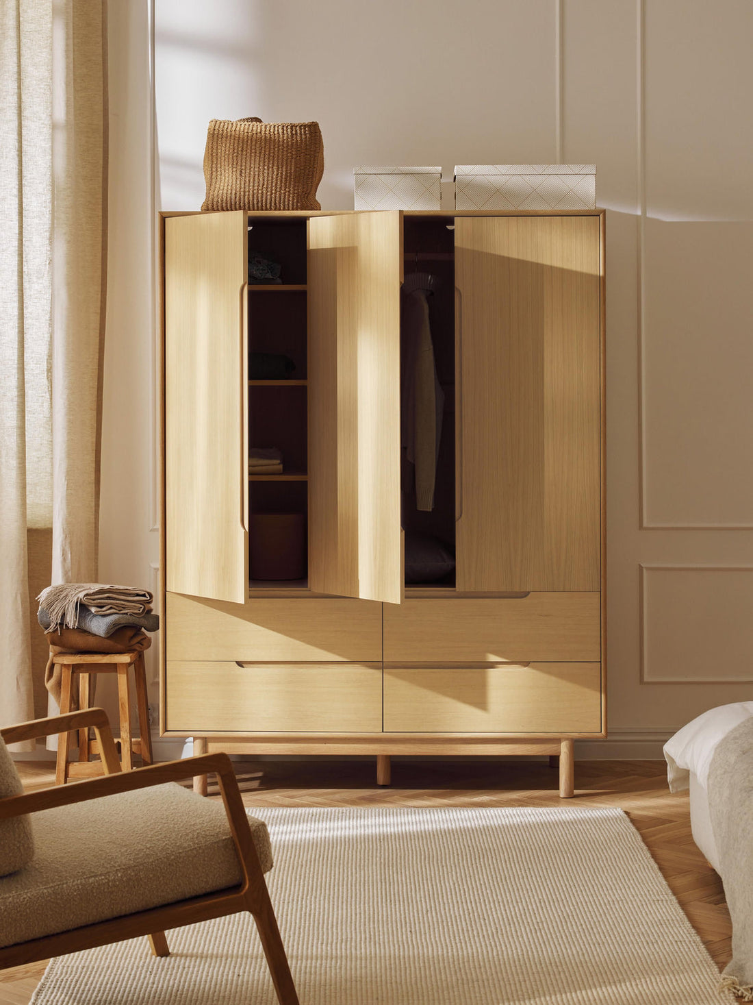 Cassy Wardrobe, 3-doors