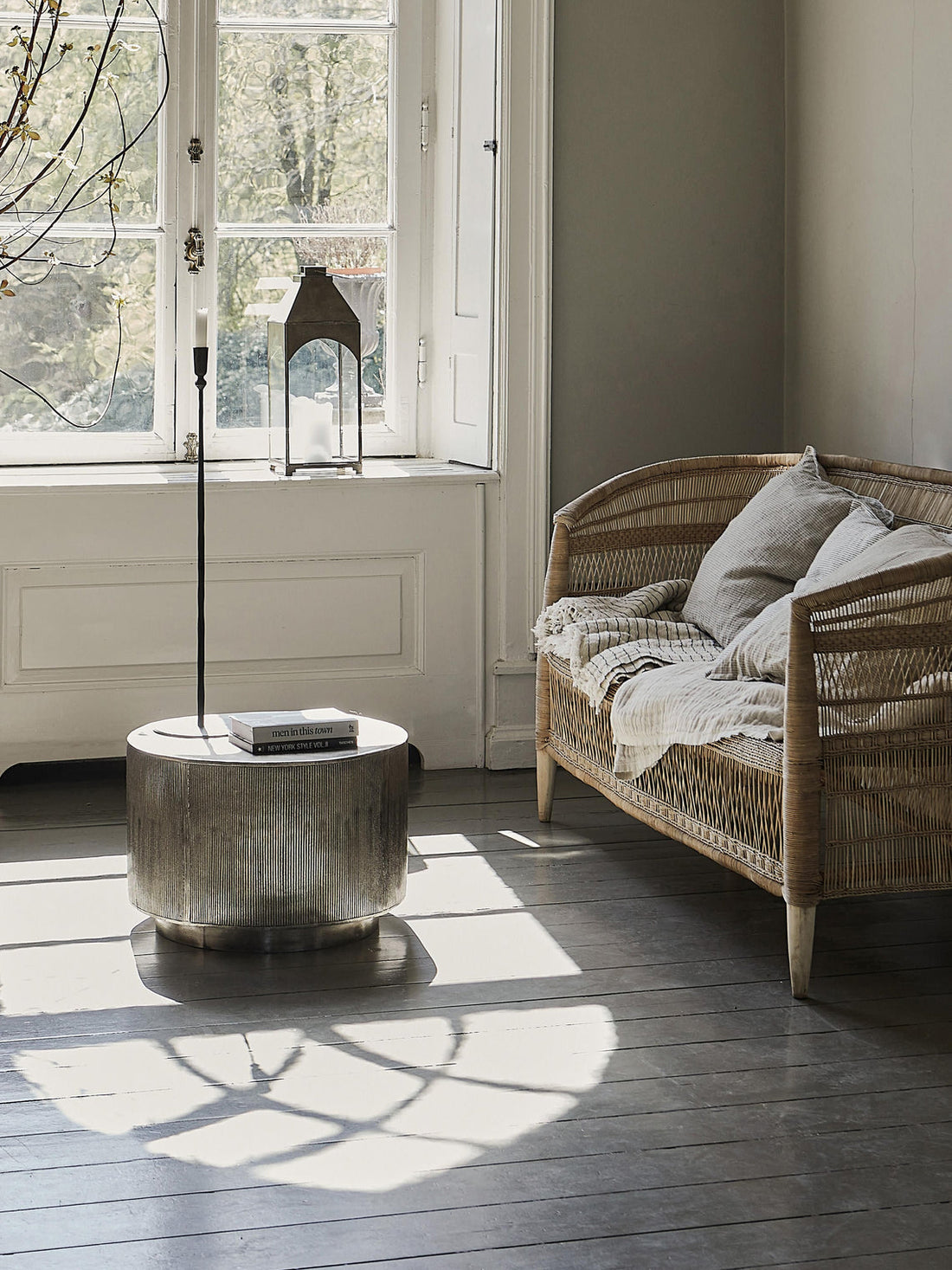Round Coffee Table Rota with Antique Finish