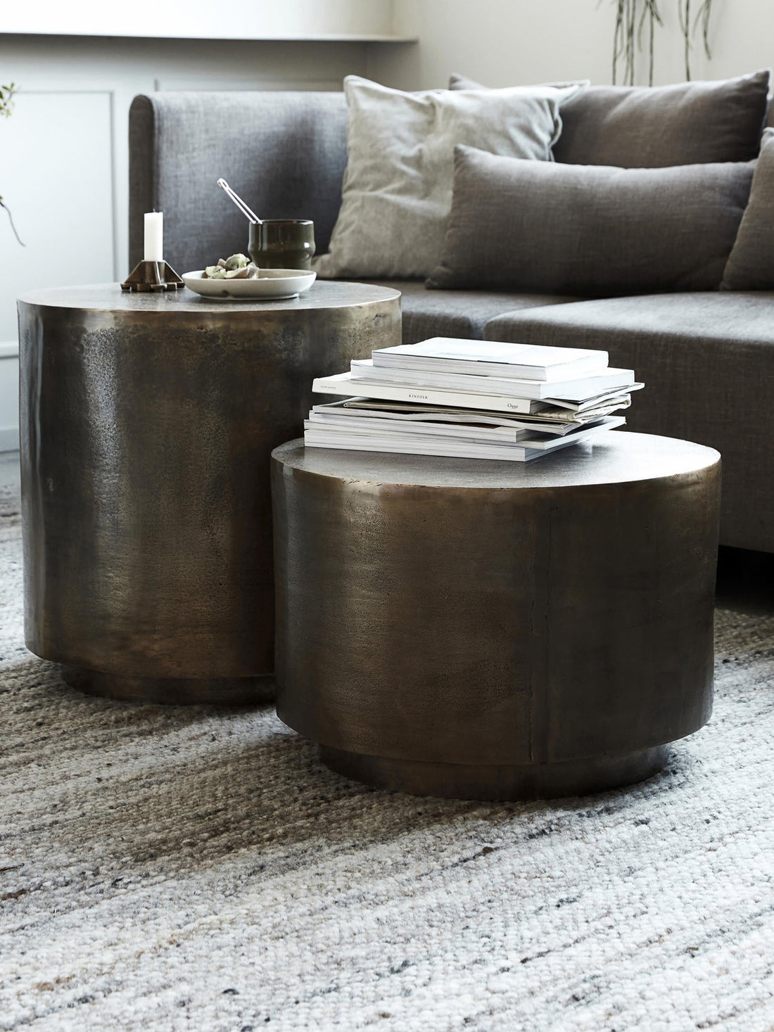 Round Metal Side Table Rota with Antique Finish