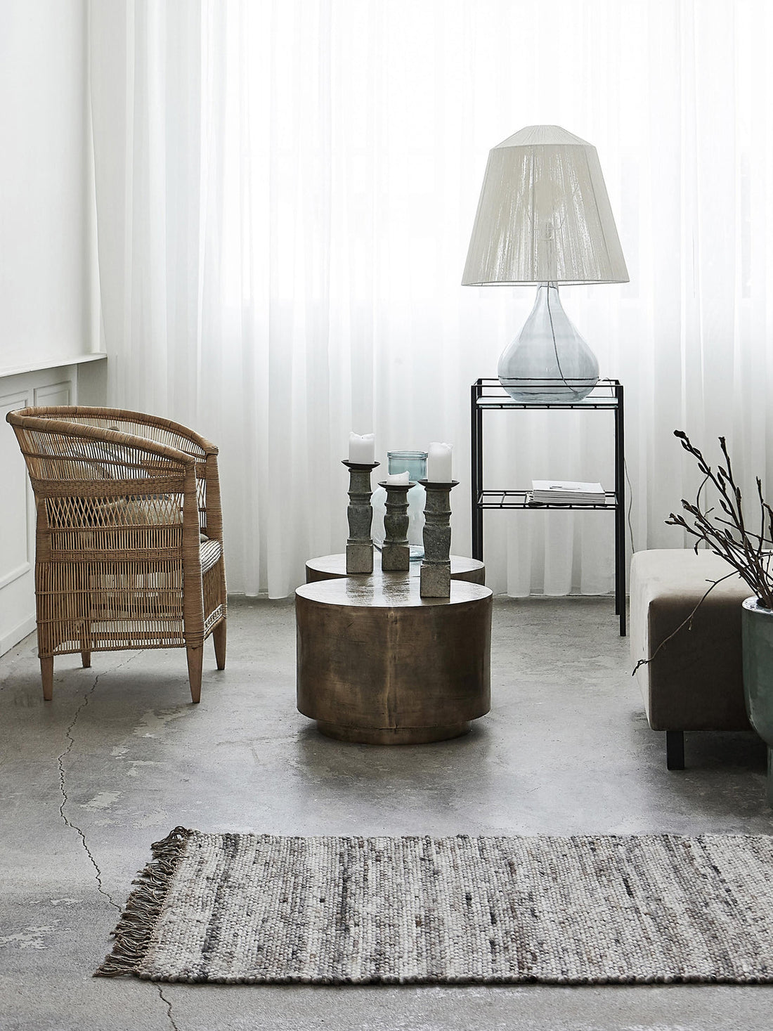 Round Coffee Table Rota with Antique Finish