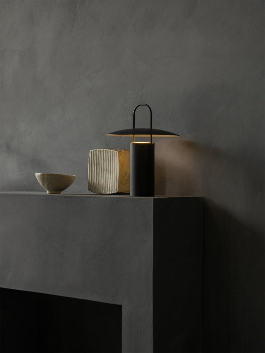 Dimmable LED Table Lamp Ray with USB Port