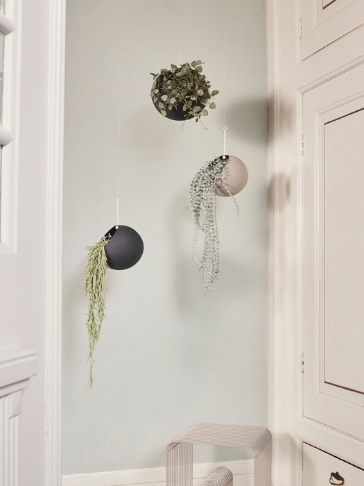 Metal Hanging Cover Pot Globe