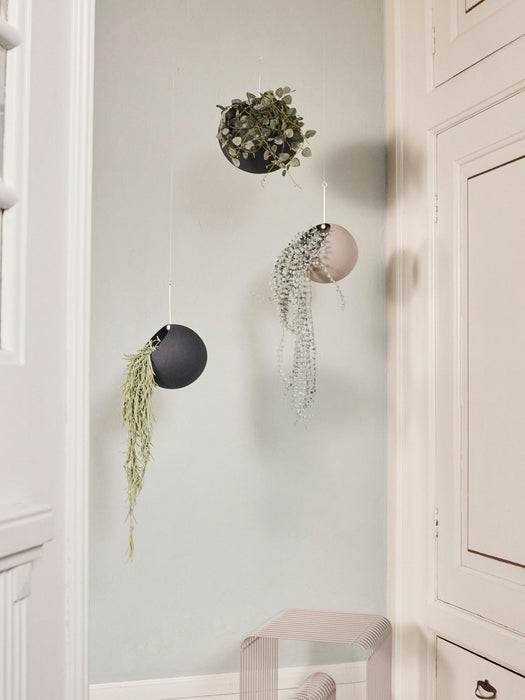 Globe Metal Hanging Cover Pot