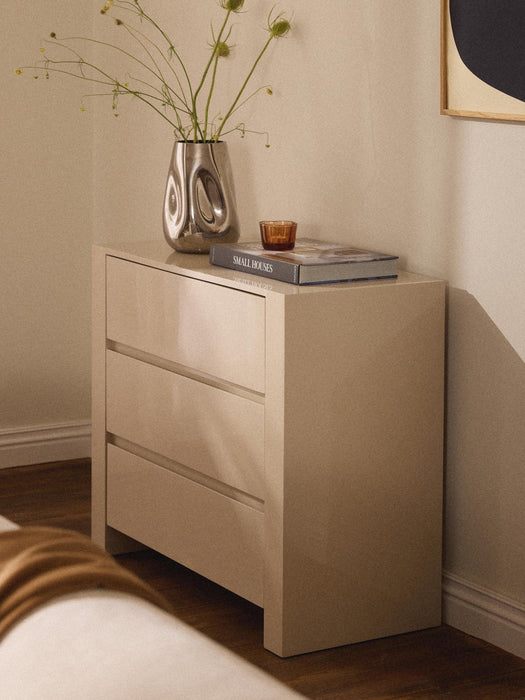 Dresser Liv