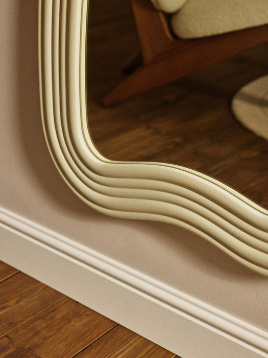 Full-Length Wall Mirror Cosimo with Wavy Frame
