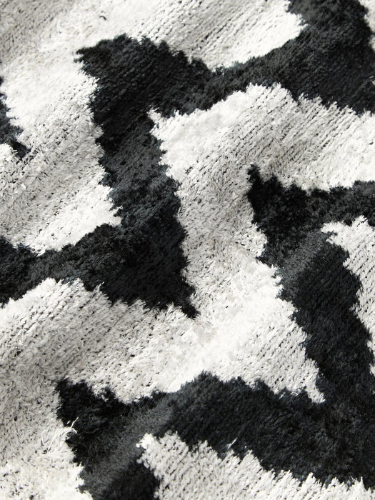 Velvety Silk Velvet Cushion Cover with Zigzag Pattern