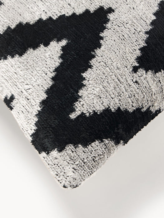 Velvety Silk Velvet Cushion Cover with Zigzag Pattern