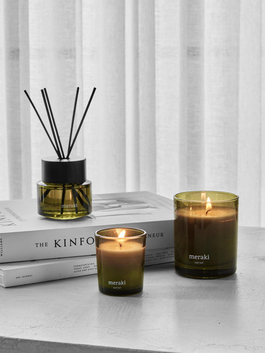 Scented Candle Oud Leaf Geranium Rose Sandalwood