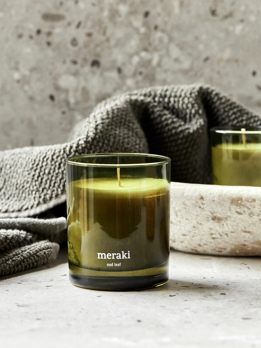 Scented Candle Oud Leaf Geranium Rose Sandalwood