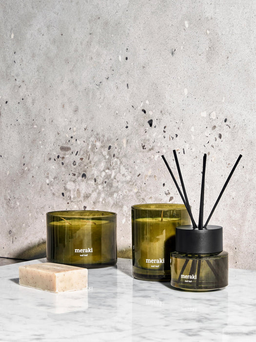 Scented Three-Wick Candle Oud Leaf Geranium Rose Sandalwood