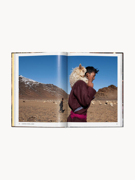 Steve McCurry. Animals Photobook