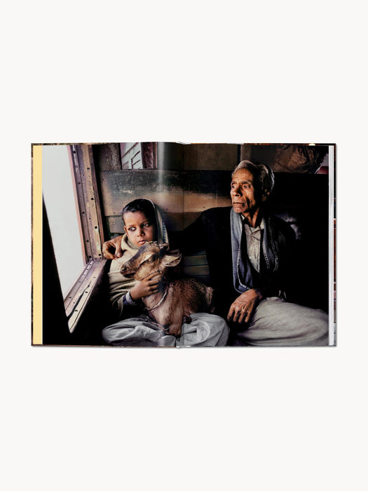 Steve McCurry. Animals Photobook