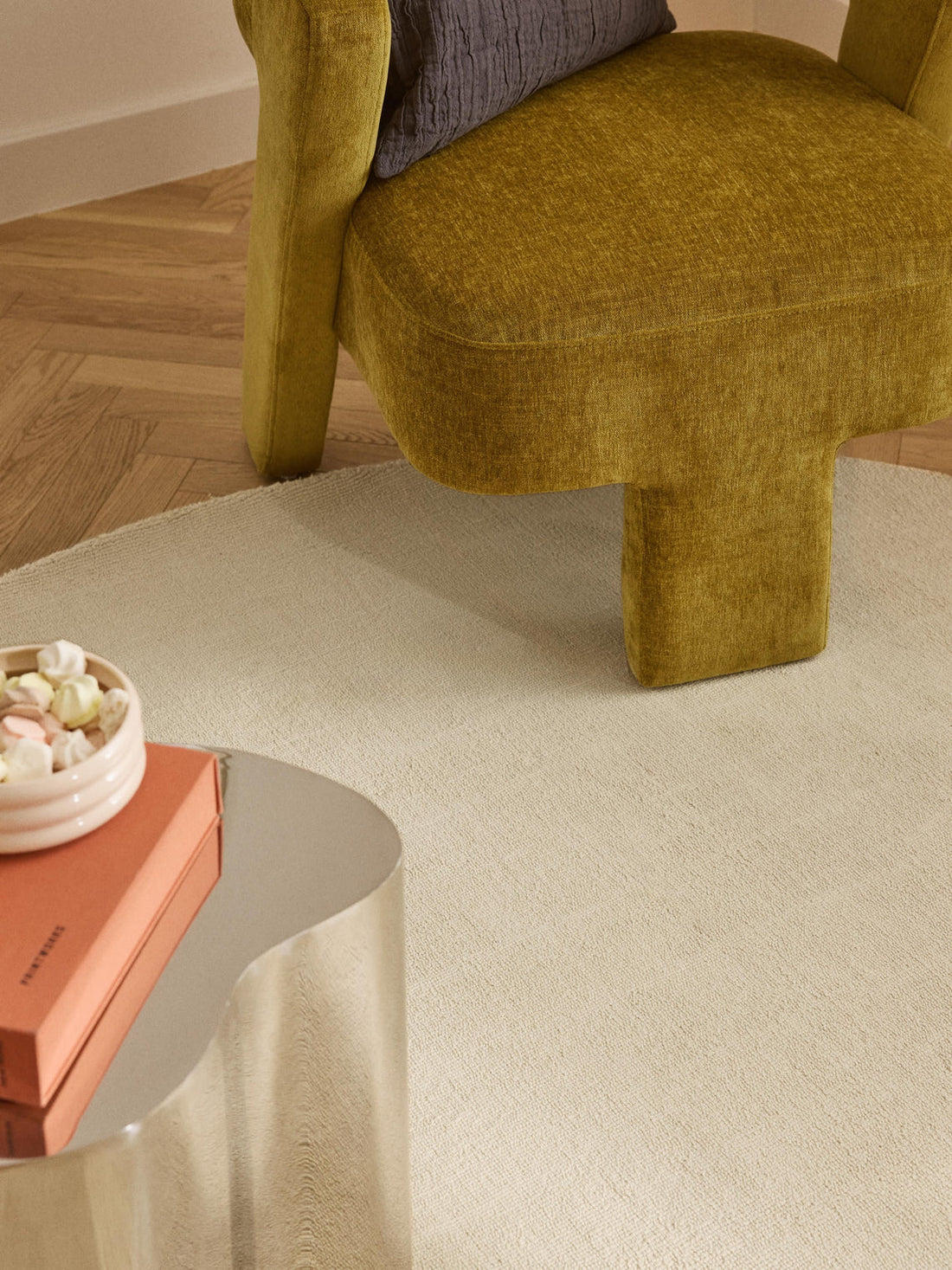 Lora Round Hand-Woven Cotton Rug