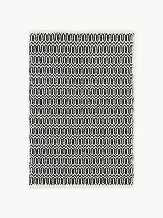 Hand-Woven Indoor & Outdoor Rug Rune with Geometric Pattern