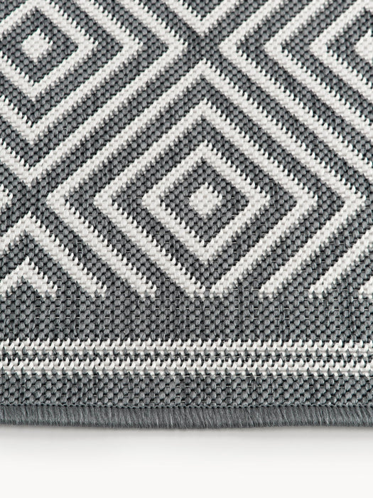 Reddy Indoor & Outdoor Reversible Rug with Diamond Pattern