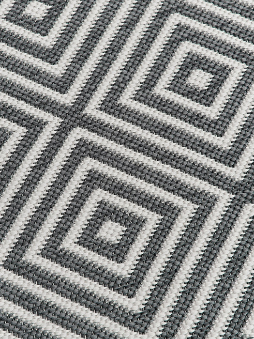Reddy Indoor & Outdoor Reversible Rug with Diamond Pattern