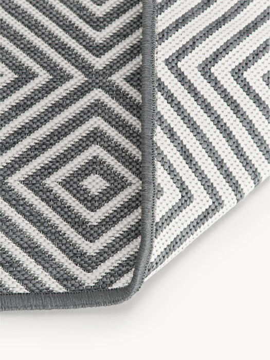 Reddy Indoor & Outdoor Reversible Rug with Diamond Pattern