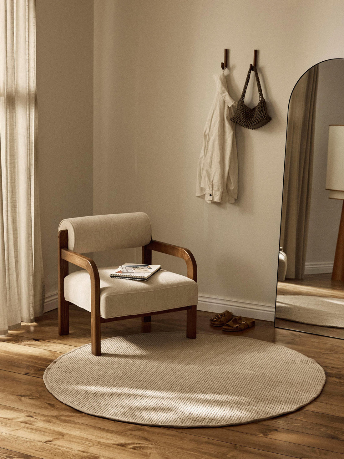 Amaro Round Hand-Woven Wool Rug