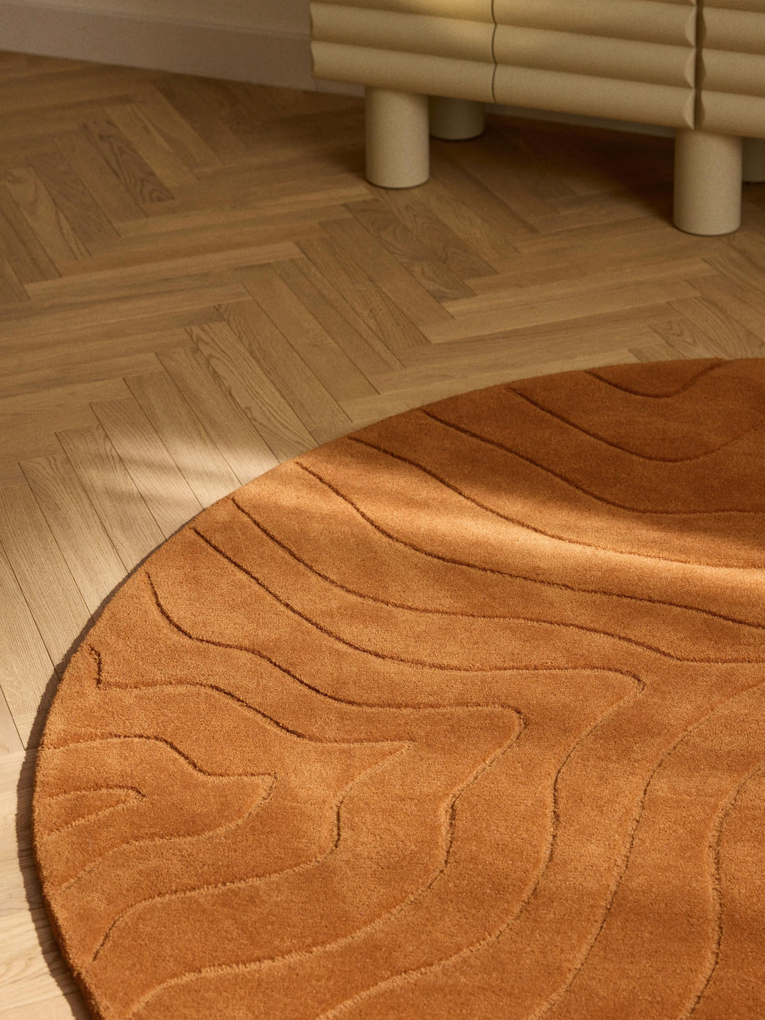 Aaron Round Hand-Tufted Wool Rug