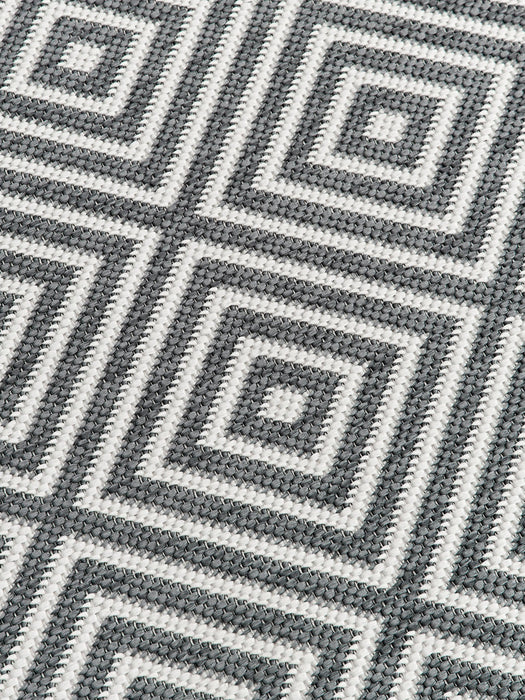 Reddy Round Reversible Indoor & Outdoor Rug with Diamond Pattern