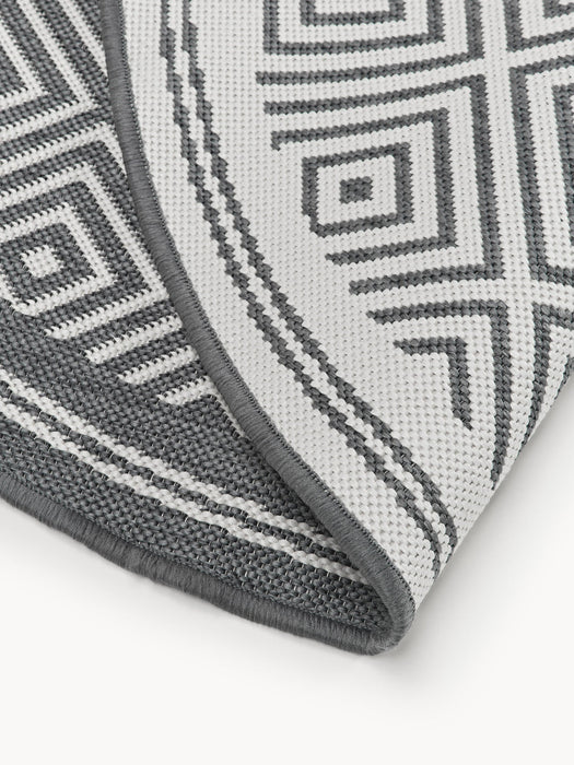 Reddy Round Reversible Indoor & Outdoor Rug with Diamond Pattern