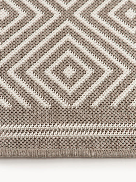 Reddy Indoor & Outdoor Reversible Rug with Diamond Pattern