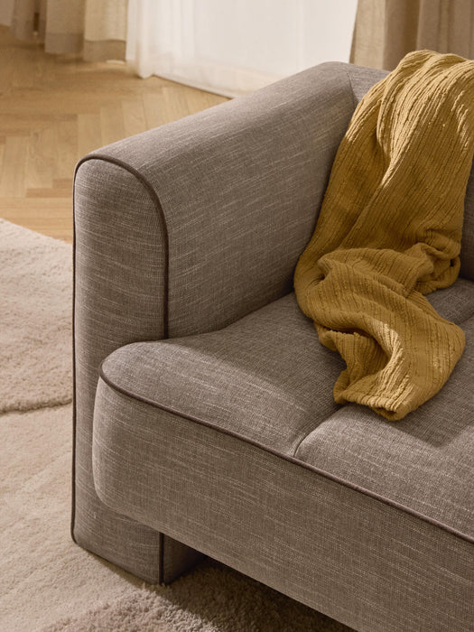 Armchair Bobi