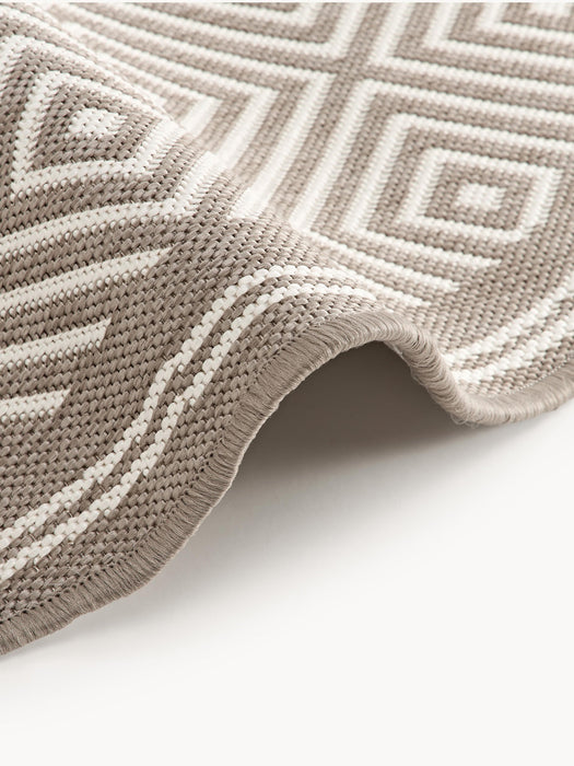 Reddy Round Reversible Indoor & Outdoor Rug with Diamond Pattern