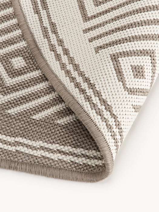 Reddy Round Reversible Indoor & Outdoor Rug with Diamond Pattern