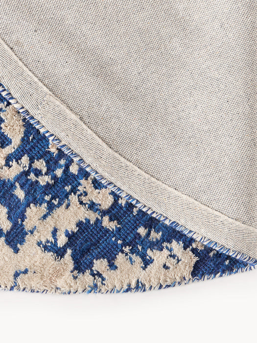 Cynthia Round Hand-Woven Wool Rug with Abstract Pattern