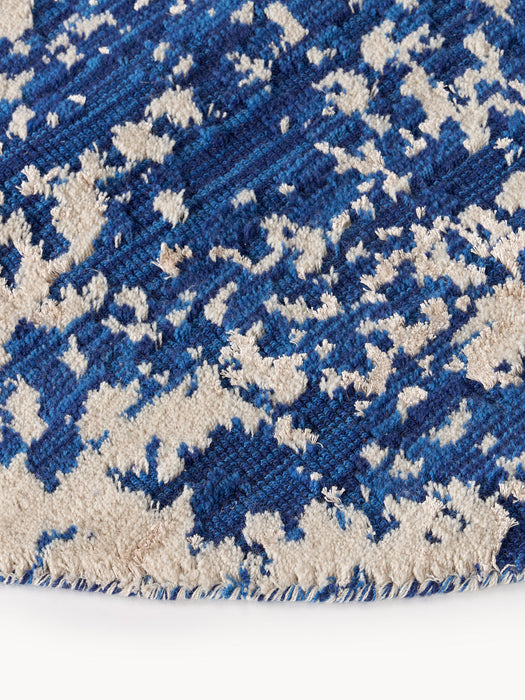 Cynthia Round Hand-Woven Wool Rug with Abstract Pattern