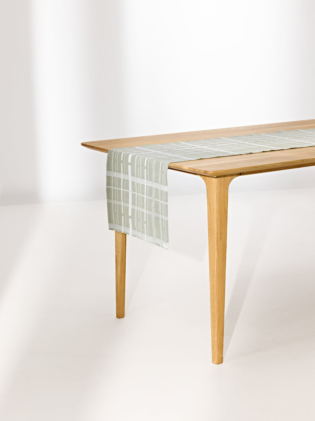 Bria Table Runner