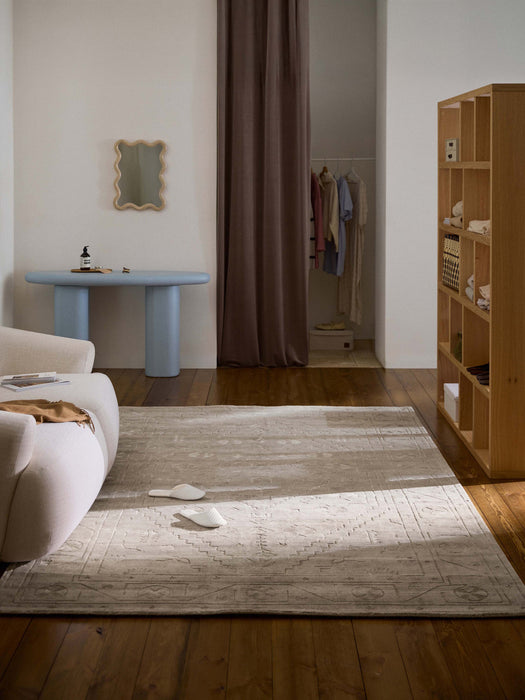 Shaila Hand-Woven Viscose Rug