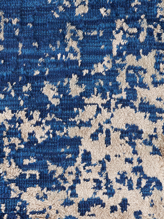 Cynthia Hand-Woven Wool Rug with Abstract Pattern