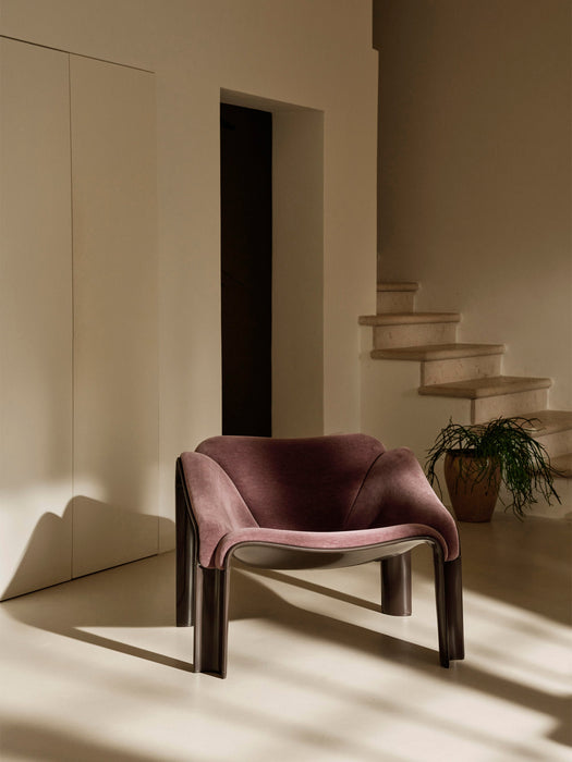Lounge Chair F300