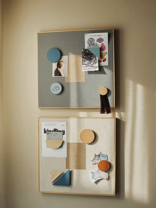 Noticeboard Geometry with Magnets