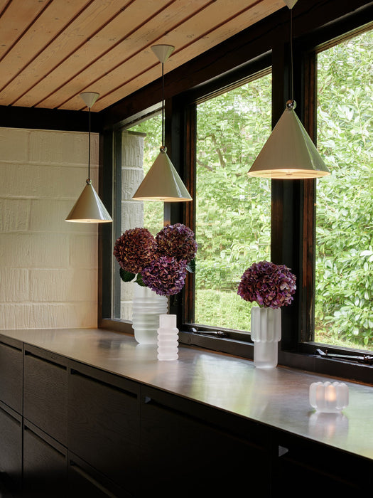 Dimmable LED Pendant Light Pose