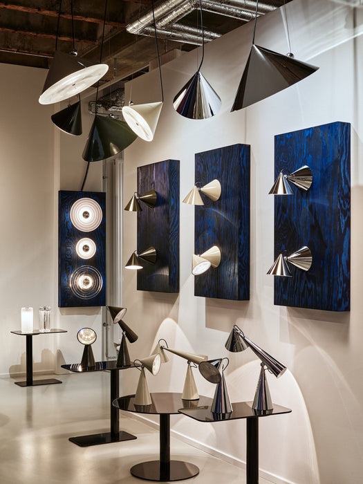 Dimmable LED Wall Lamp Pose