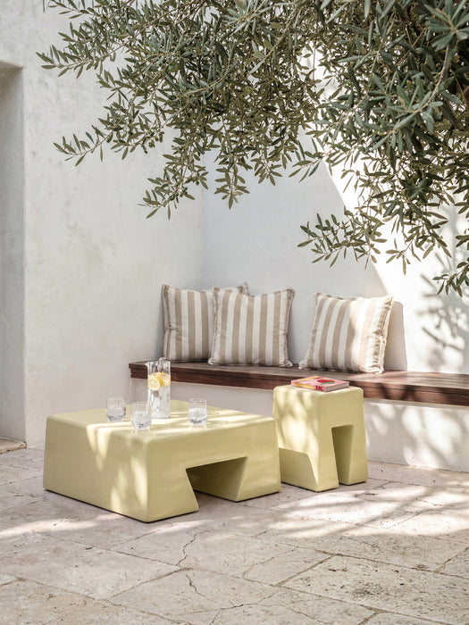 In- & Outdoor Coffee Table Caja