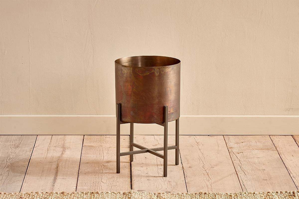 Juoni Iron Planter