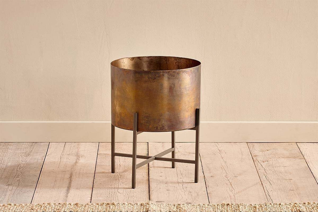 Juoni Iron Planter