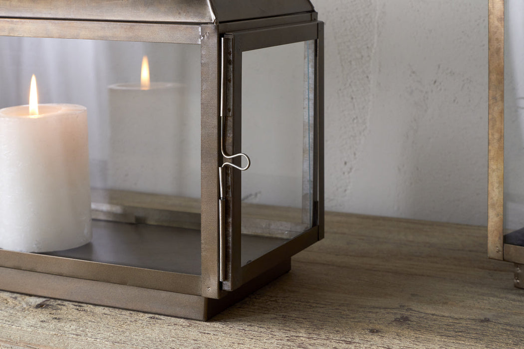 Kiwanda Wide Lantern Antique Brass