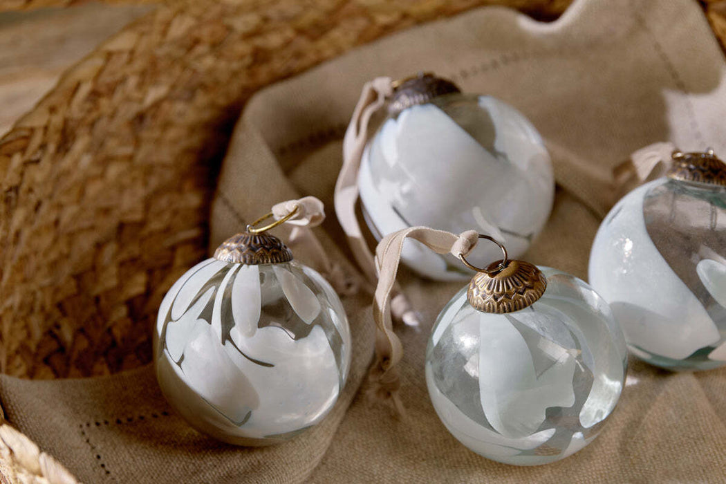 Lohara Baubles White Set Of 4