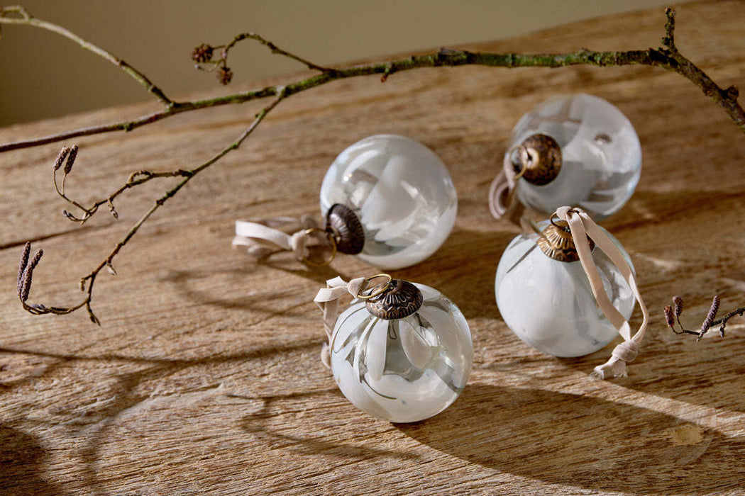 Lohara Baubles White Set Of 4